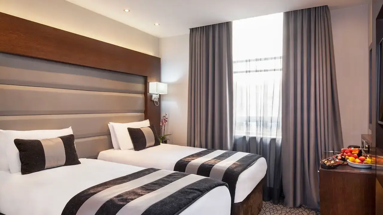 Park Grand Paddington court